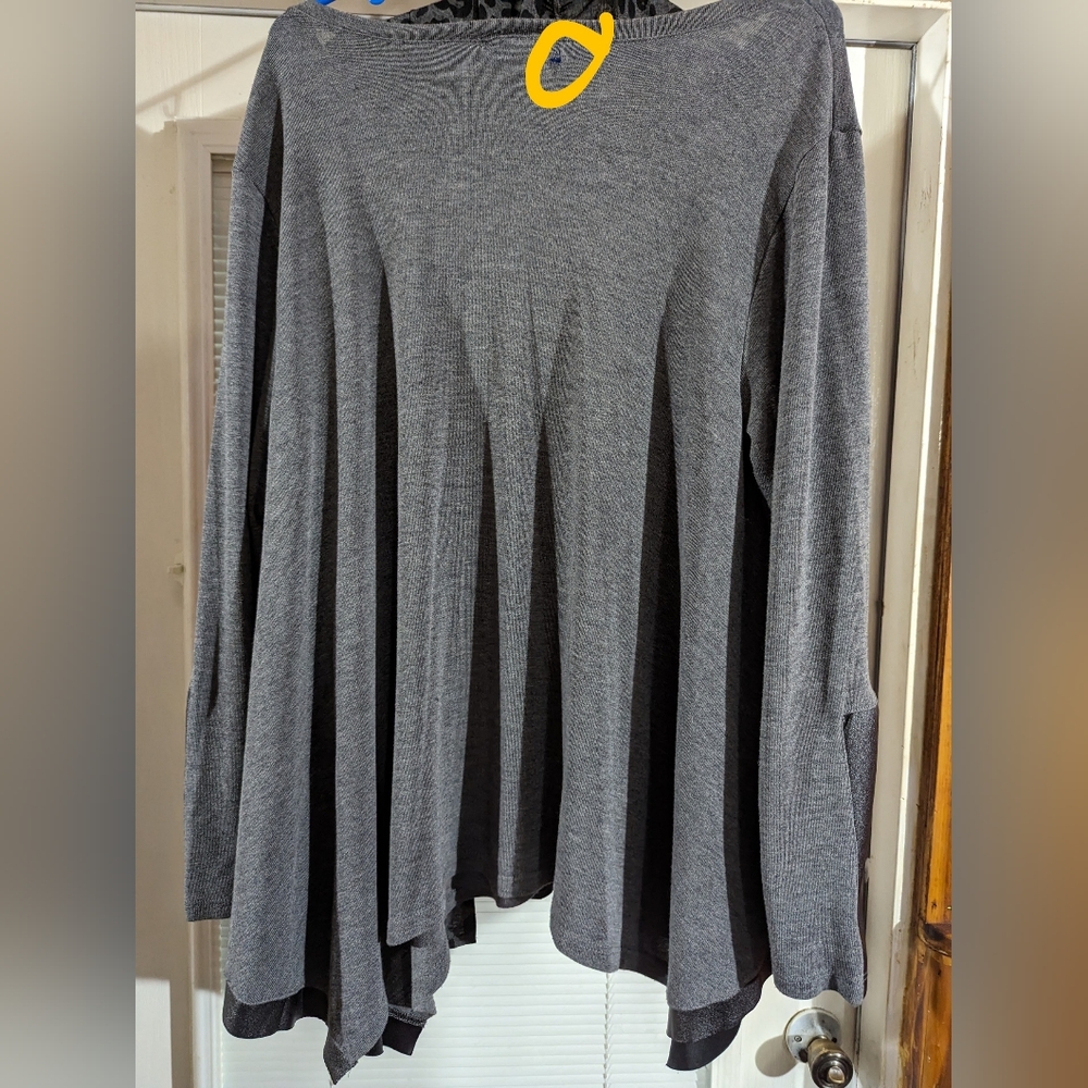 NEW DIRECTIONS WOMAN 1X GRAY W/FAUX LEATHER ON SLEEVES & SIDES PRE-LOVED SM HOLE - Picture 8 of 9